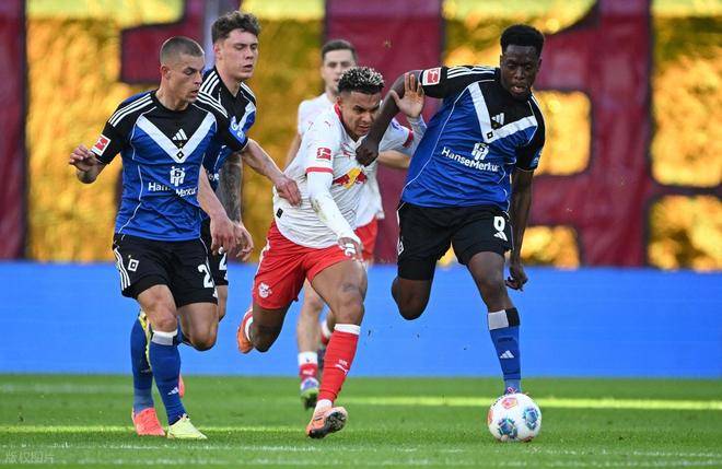 2-1,鲍姆加特纳双响炮,率队6轮不败逼近德甲榜首,仅差拜仁2分